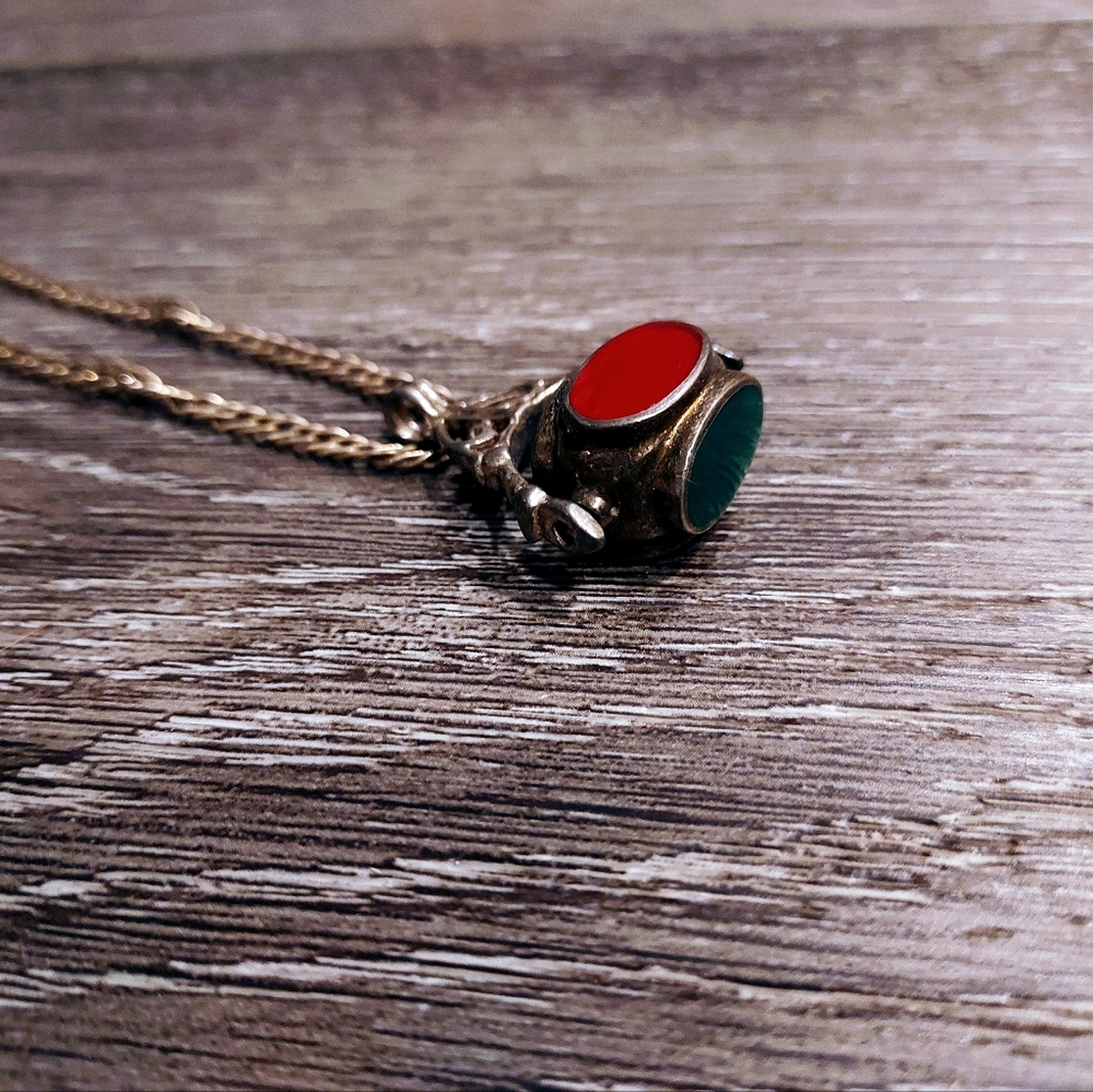 Spinning .925 Silver w/color changing pendant necklace